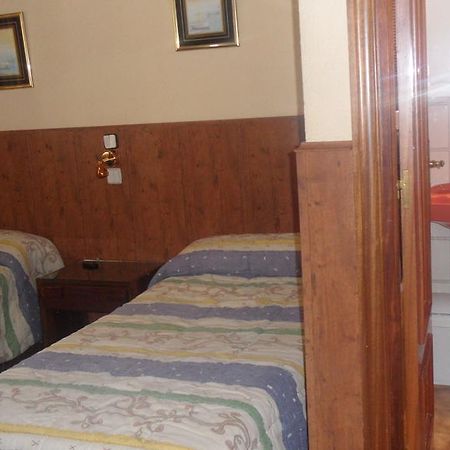 Hostal Suarez Madrid Chambre photo