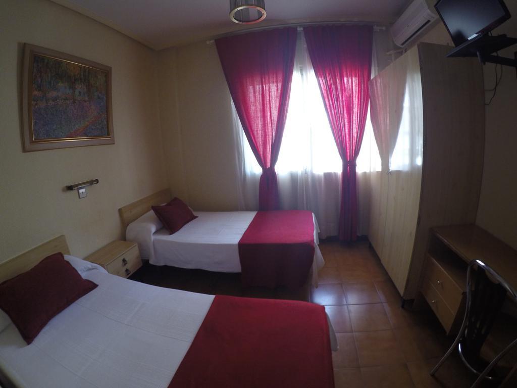 Hostal Suarez Madrid Extérieur photo